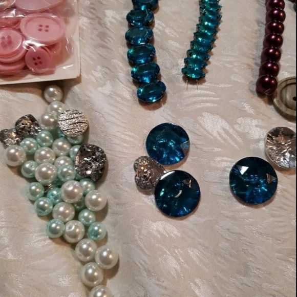 Jewelry making supplies and buttons - Picture 5 of 5